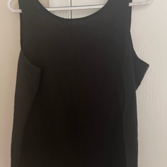 Black tank top - Picture 3 of 4